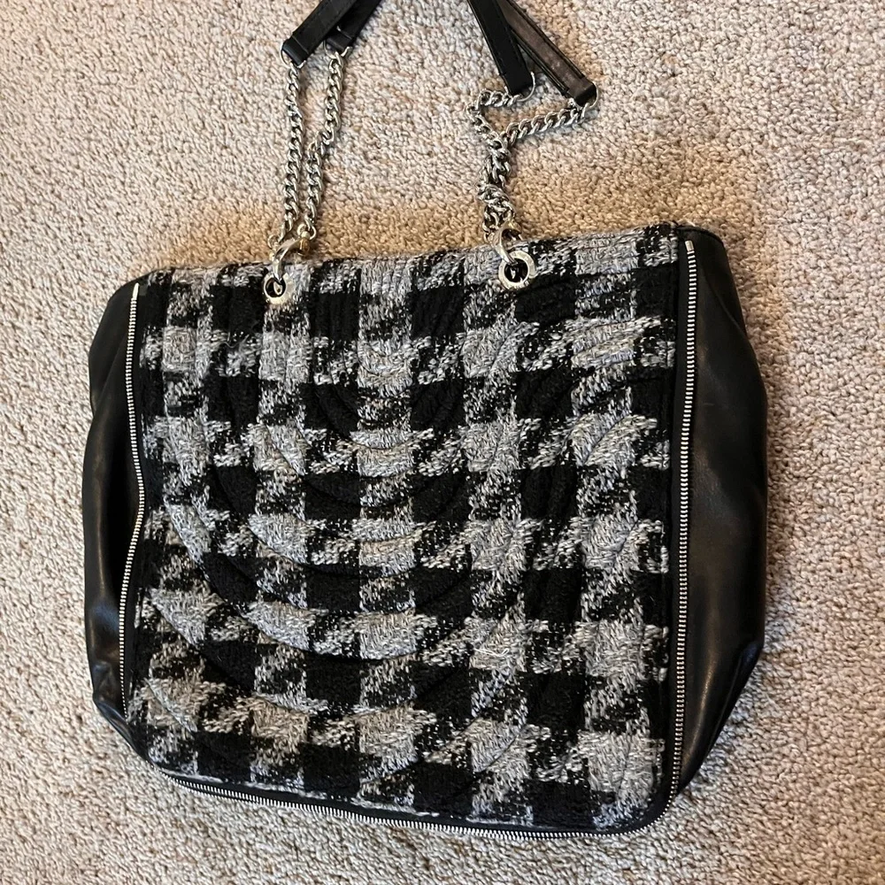 🆕 Henri Bendel No. 7 Quilt Zip Tote Black and Gray Houndstooth Shoulder Bag